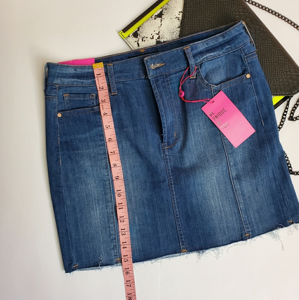 Celebrity Pink Skirt BRAND NEW  Size 9 - Picture 2 of 5